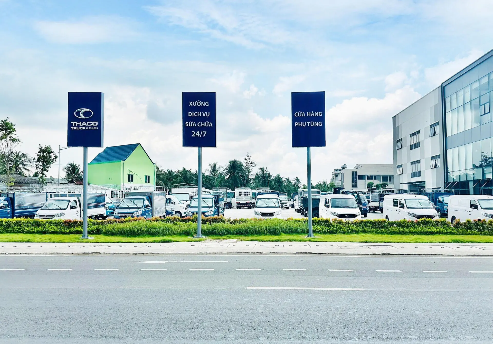 KHU TRƯNG BÀY TẢI, BUS TIỀN GIANG