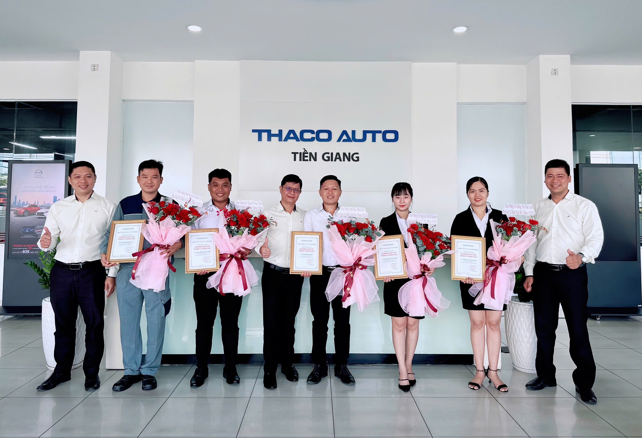 Lễ chào cờ tháng 11: THACO AUTO Tiền Giang tăng tốc trong tháng cuối cùng ưu đãi 50% lệ phí trước bạ